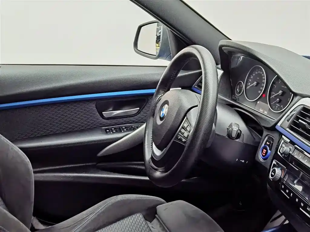 BMW 3 Series 2017 320i M Sport фото 22