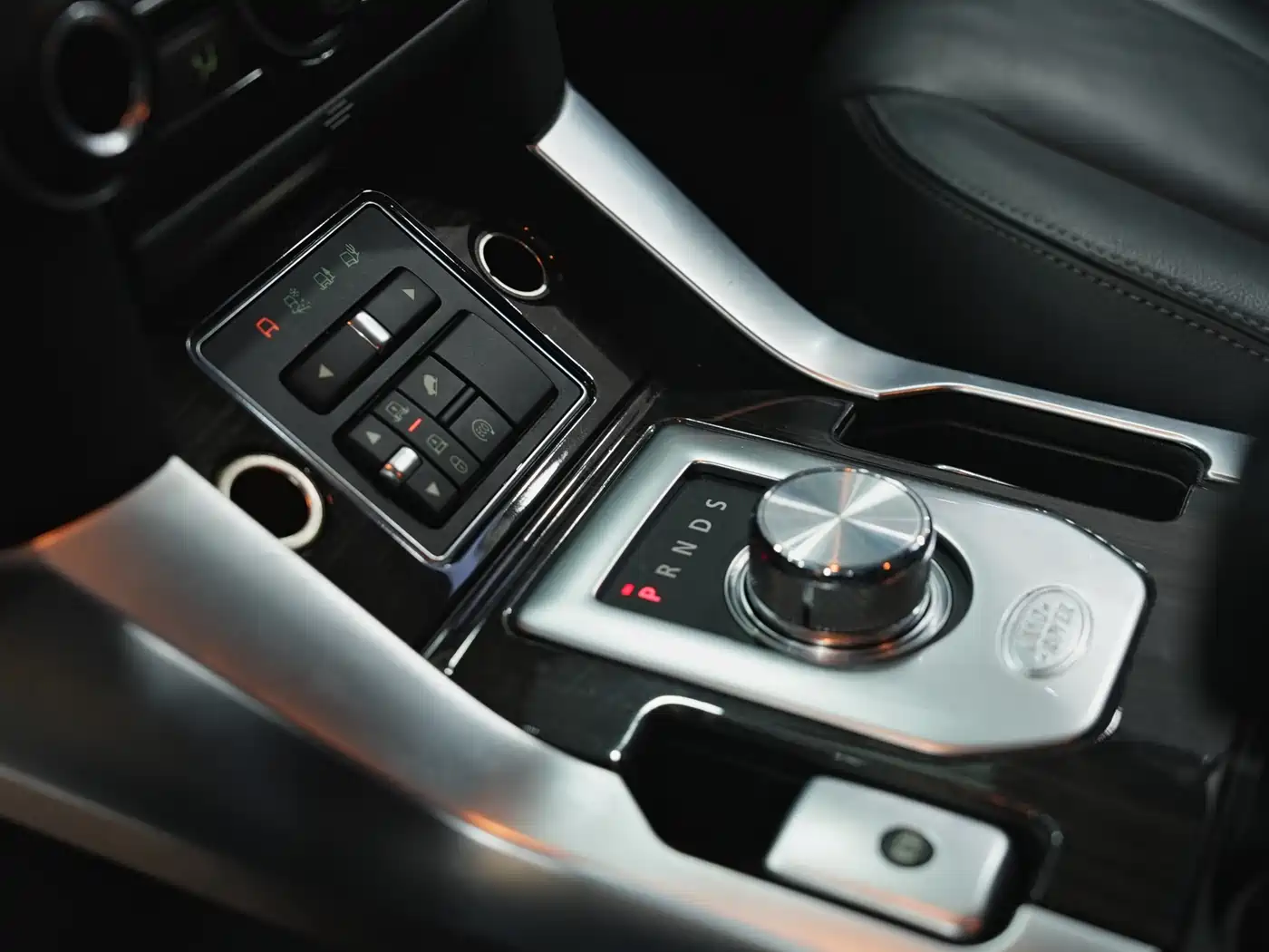 Land Rover Discovery 2015 3.0 SC V6 SE фото 14