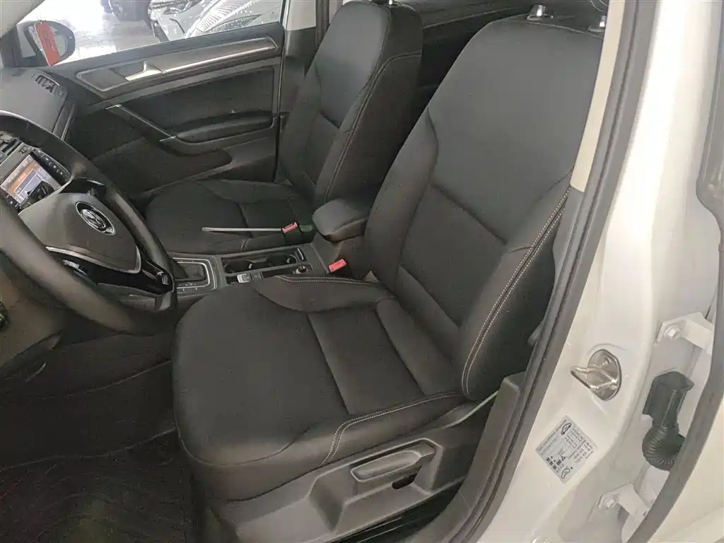 Volkswagen Golf 2016 1.6L Automatic Comfort фото 15