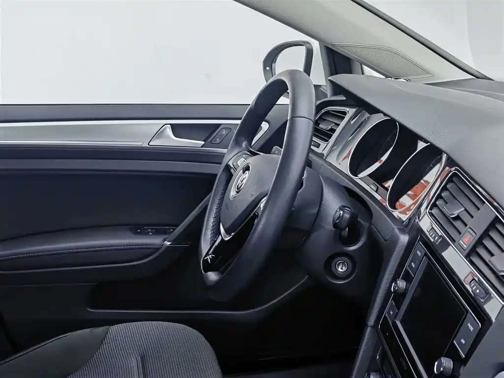 Volkswagen Golf 2018 1.6L Automatic Comfort фото 22