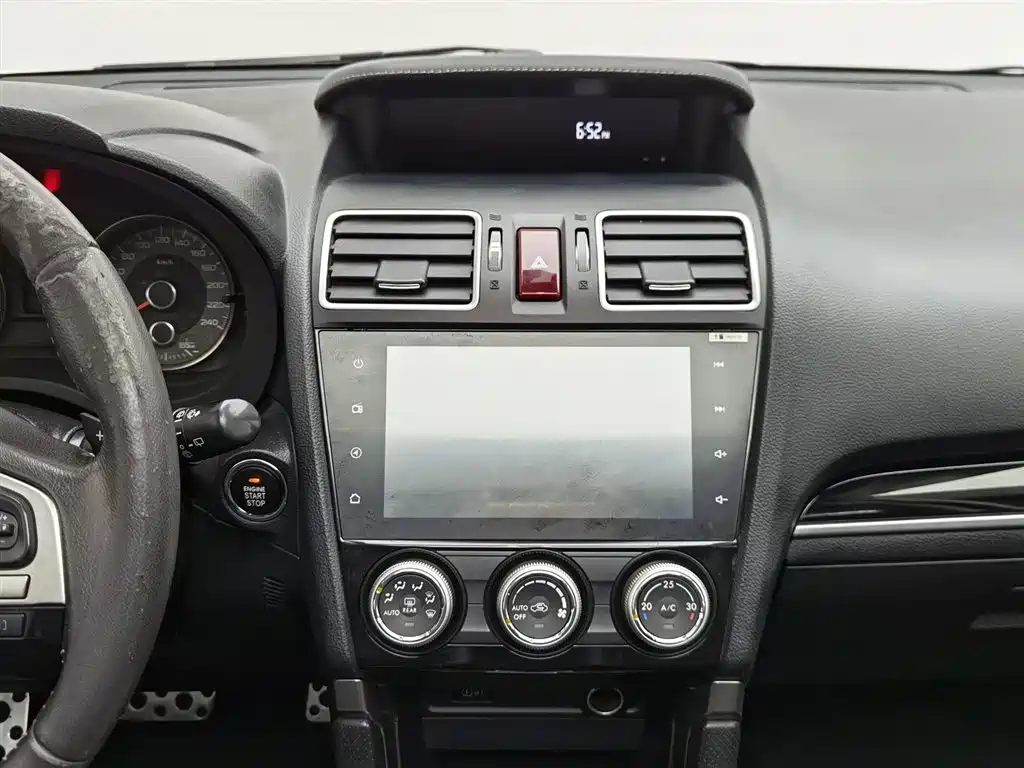 Subaru Forester 2016 2.0i Fashion Navigation Edition фото 12