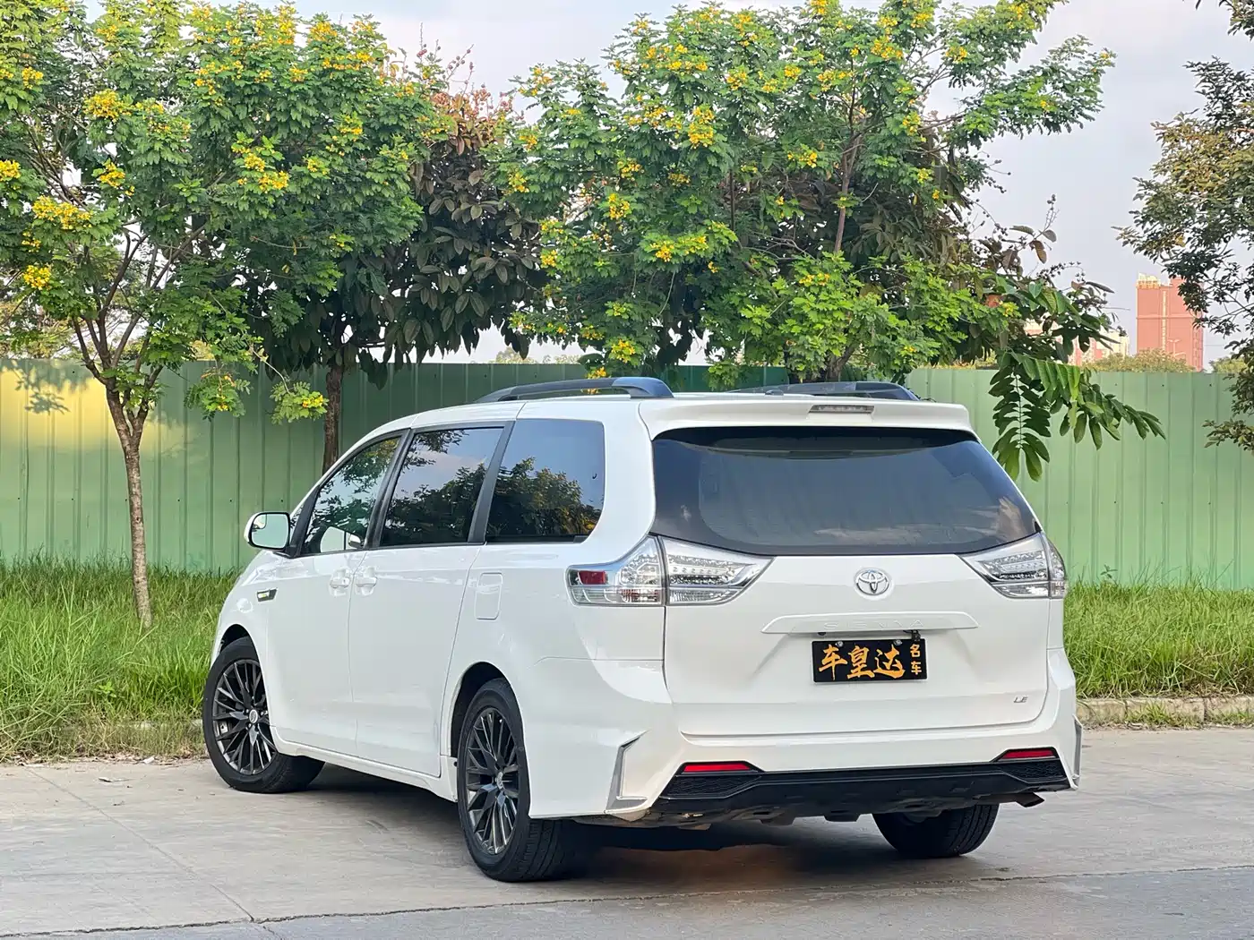 Toyota Sienna 2015 3.5L 2WD LE фото 3