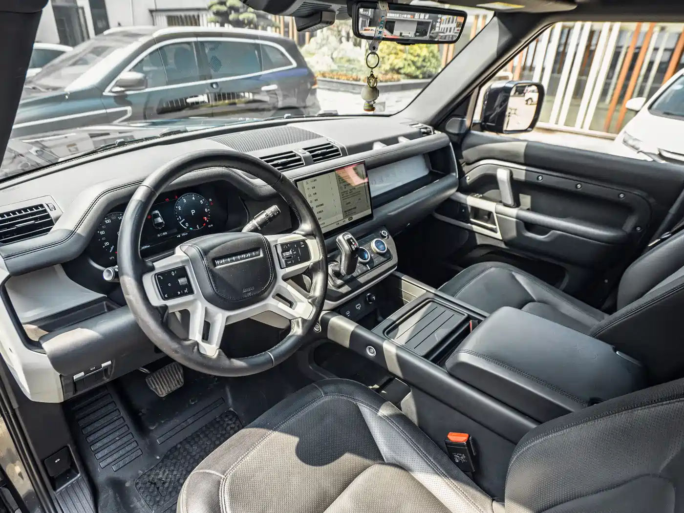 Land Rover Defender 2023 Model 110 3.0T P400 X-DYNAMIC HSE фото 8