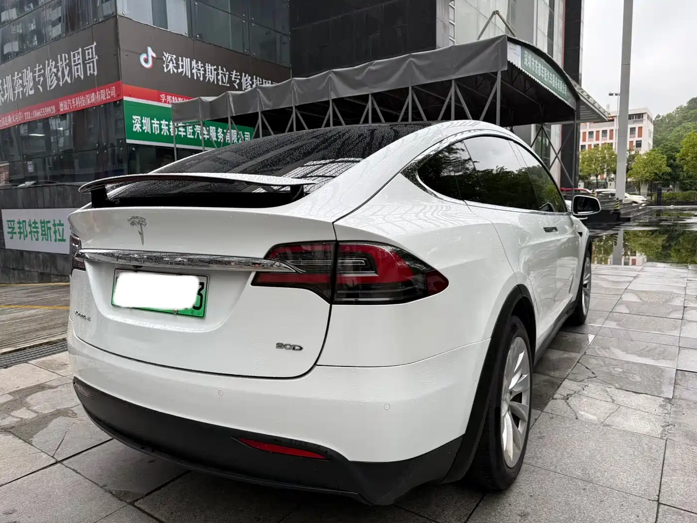 TESLA MODEL X