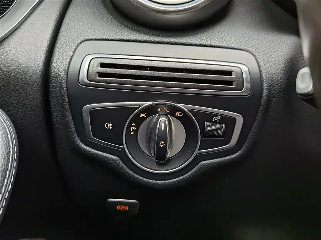 Mercedes-Benz GLC Coupe 2018 GLC 200 4MATIC Coupe SUV фото 21