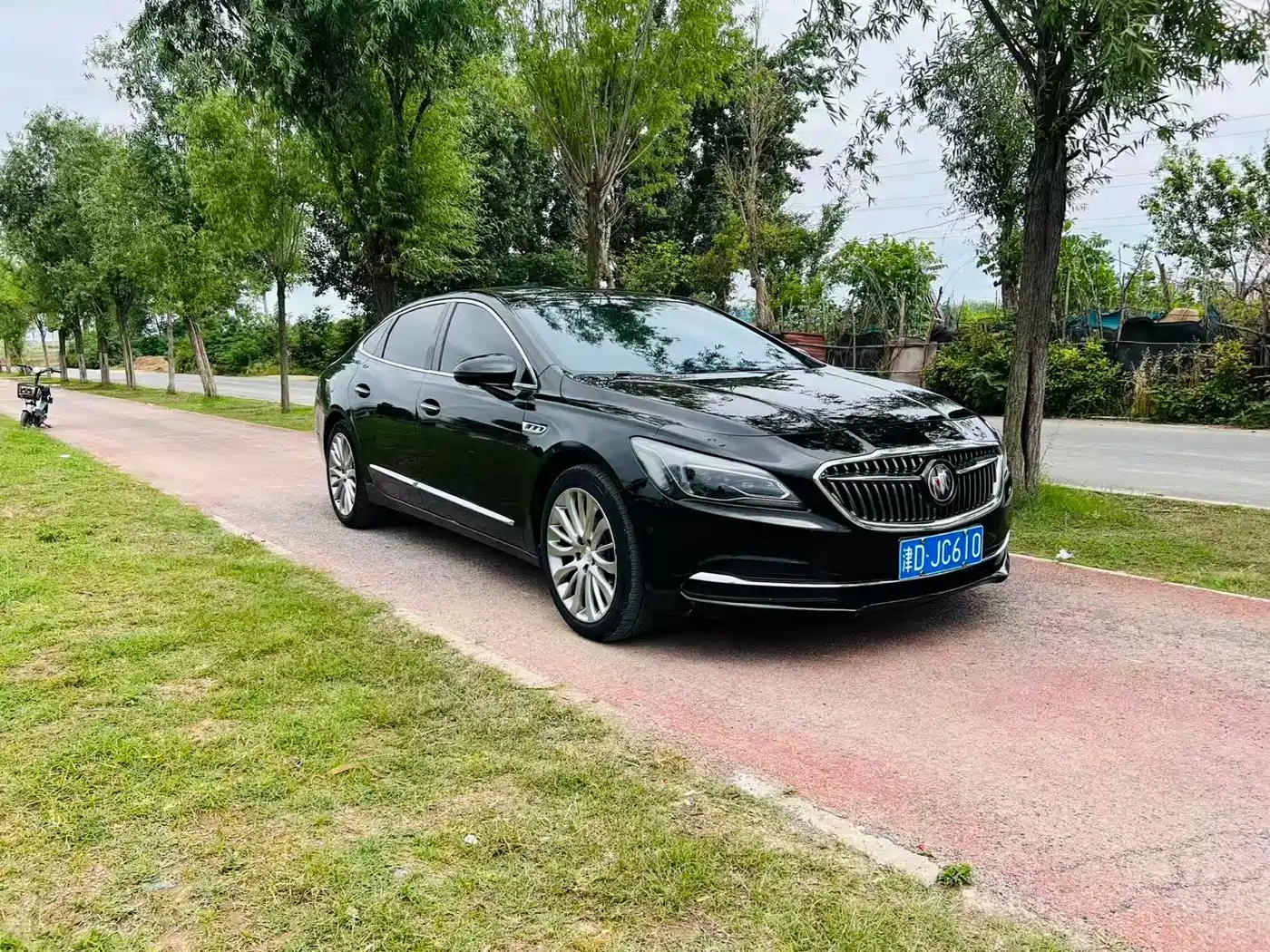 Buick LaCrosse 2018 Model 28T Luxury Edition фото 3