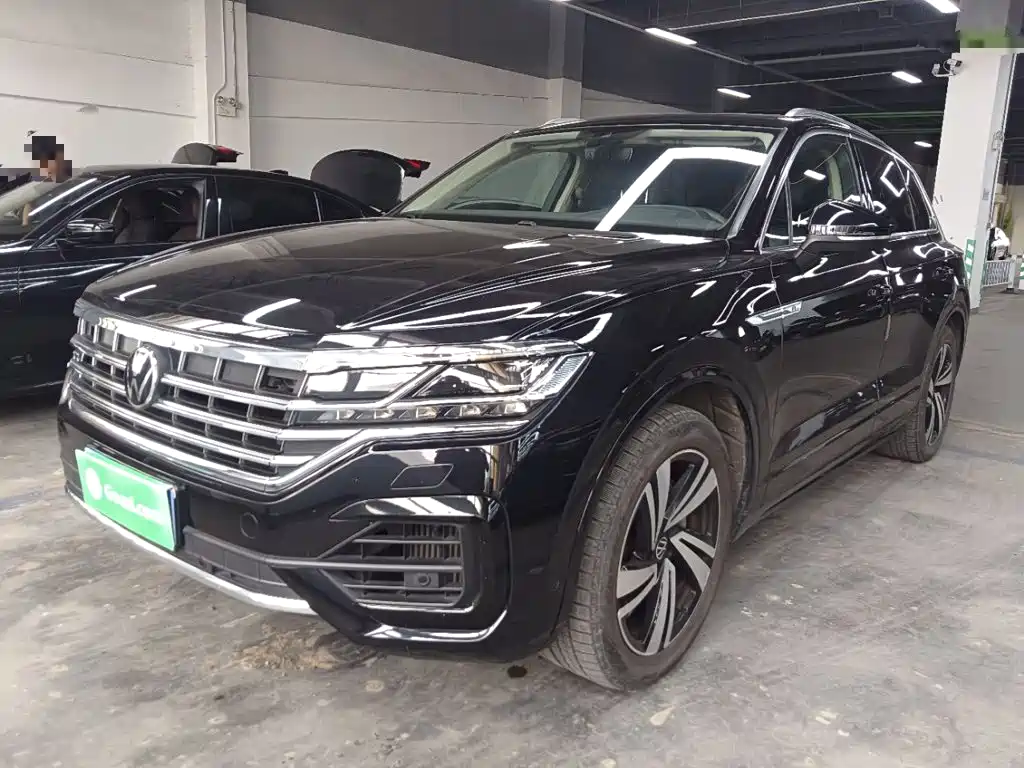 Фото 1 - Volkswagen Touareg