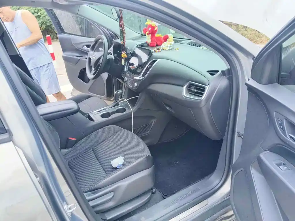 Фото 13 - Chevrolet Equinox