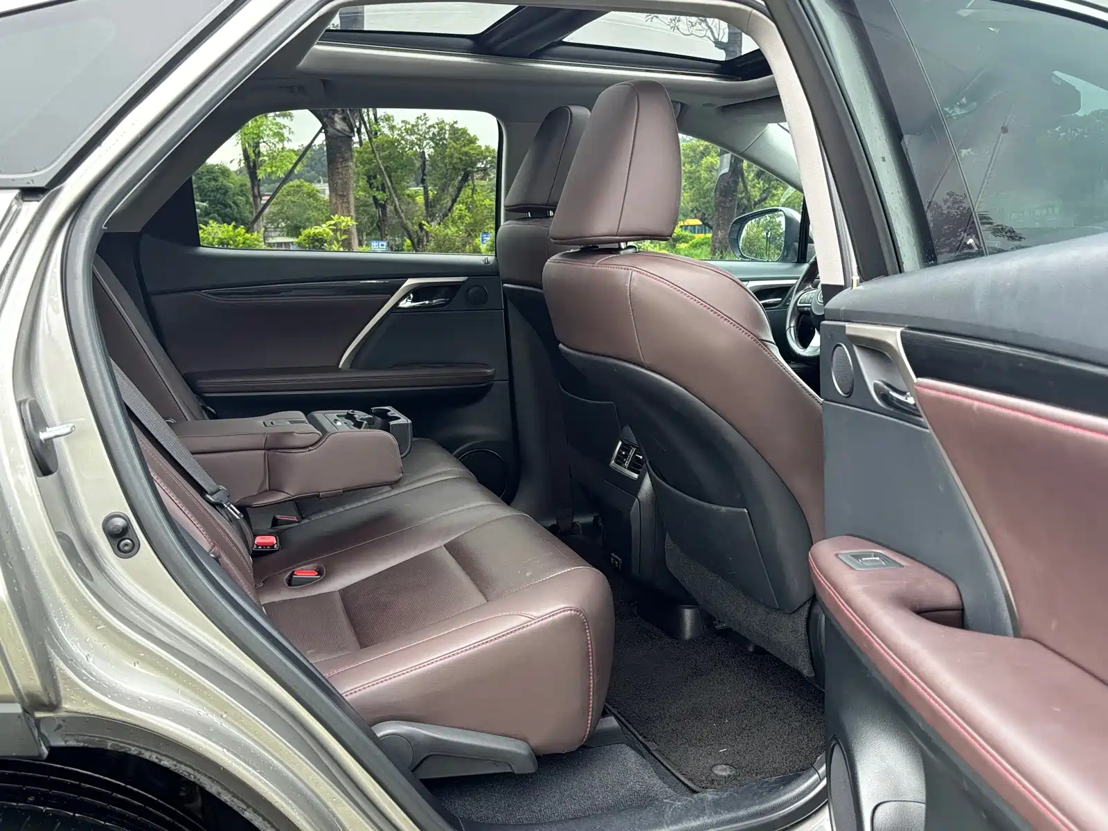 Фото 10 - Lexus RX