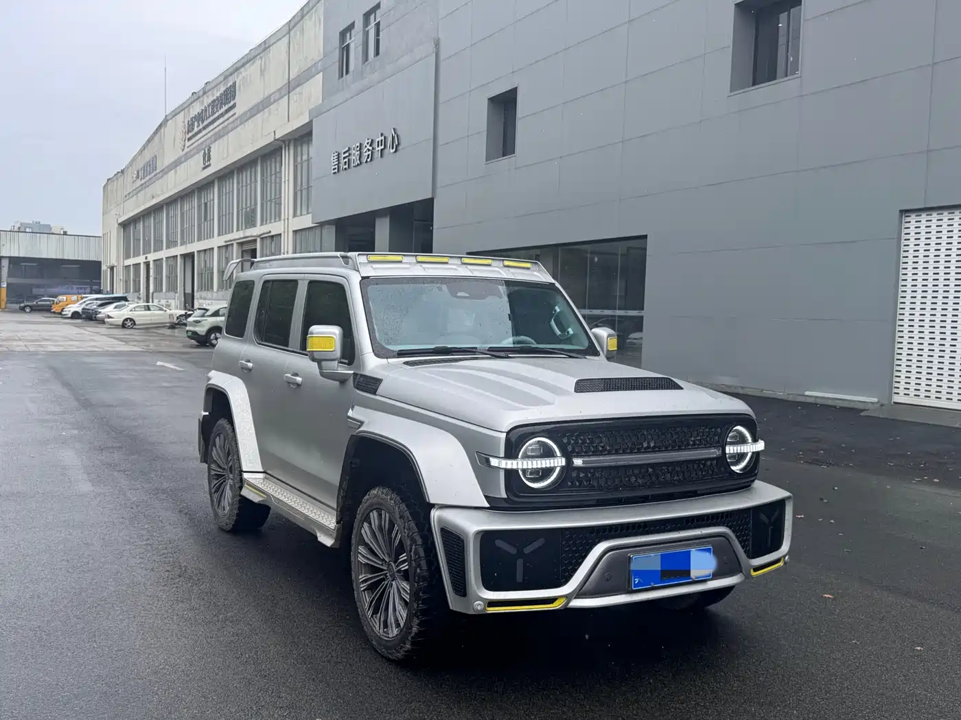 TANK CO CREATION TANK 300