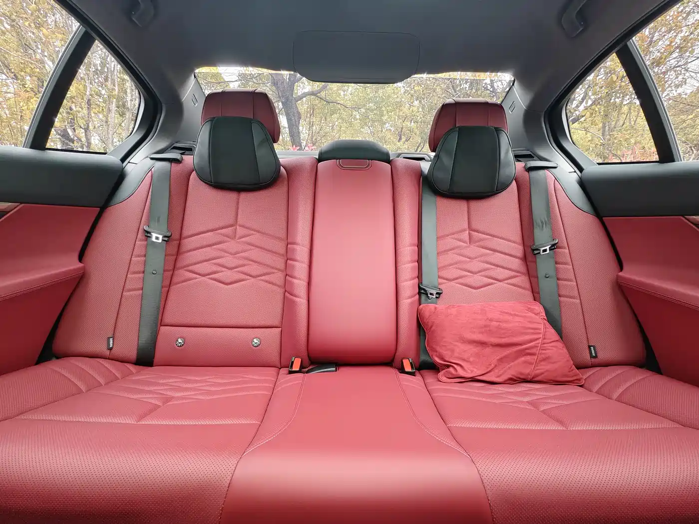 BMW 5 Series 2025 530Li Premium M Sport Package фото 16
