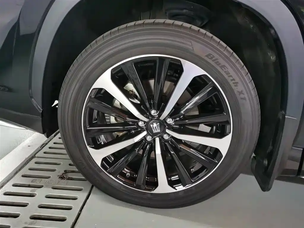 Toyota Crown Kluger 2021 2.5L HEV 4WD Premium фото 23