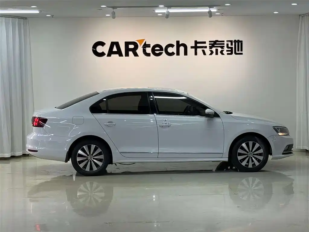 Volkswagen Sagitar 2018 1.6L Automatic Comfort фото 4