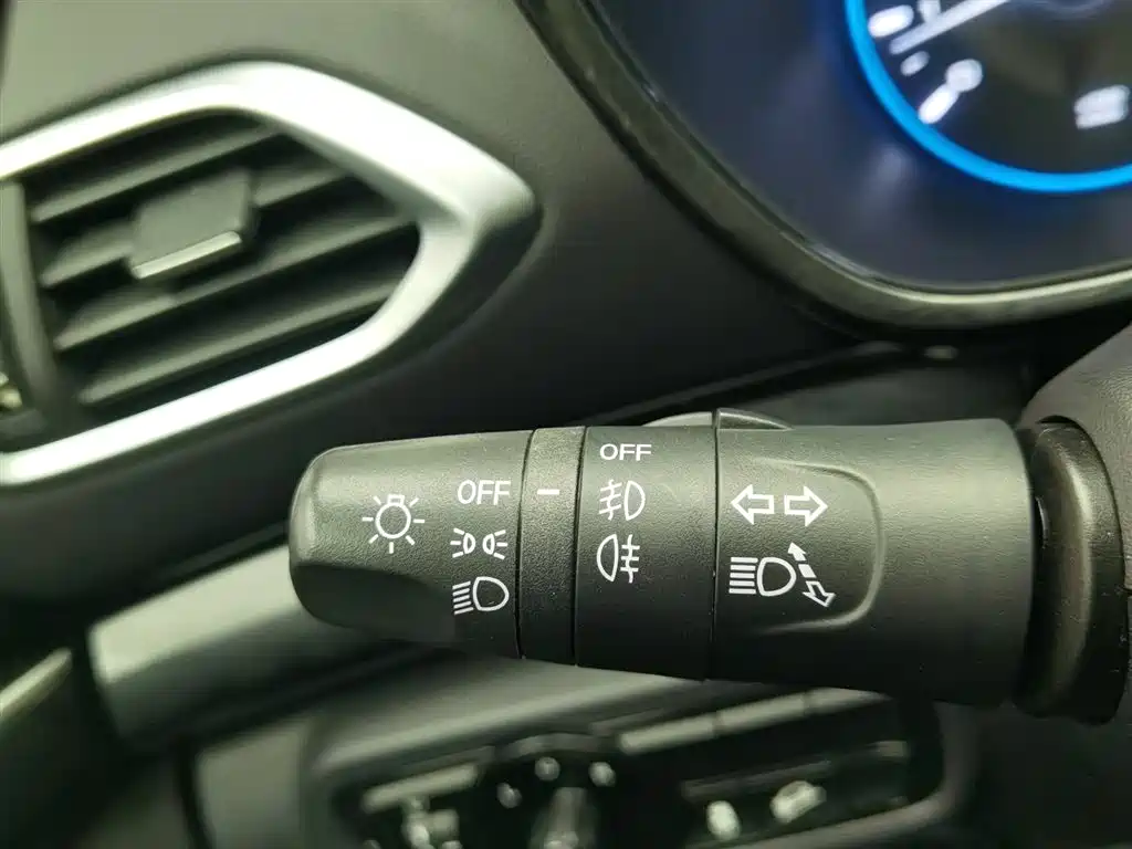 GAC Trumpchi Trumpchi GS4 2018 235T Automatic 2WD Luxury Smart Connect Million Commemorative Edition фото 21