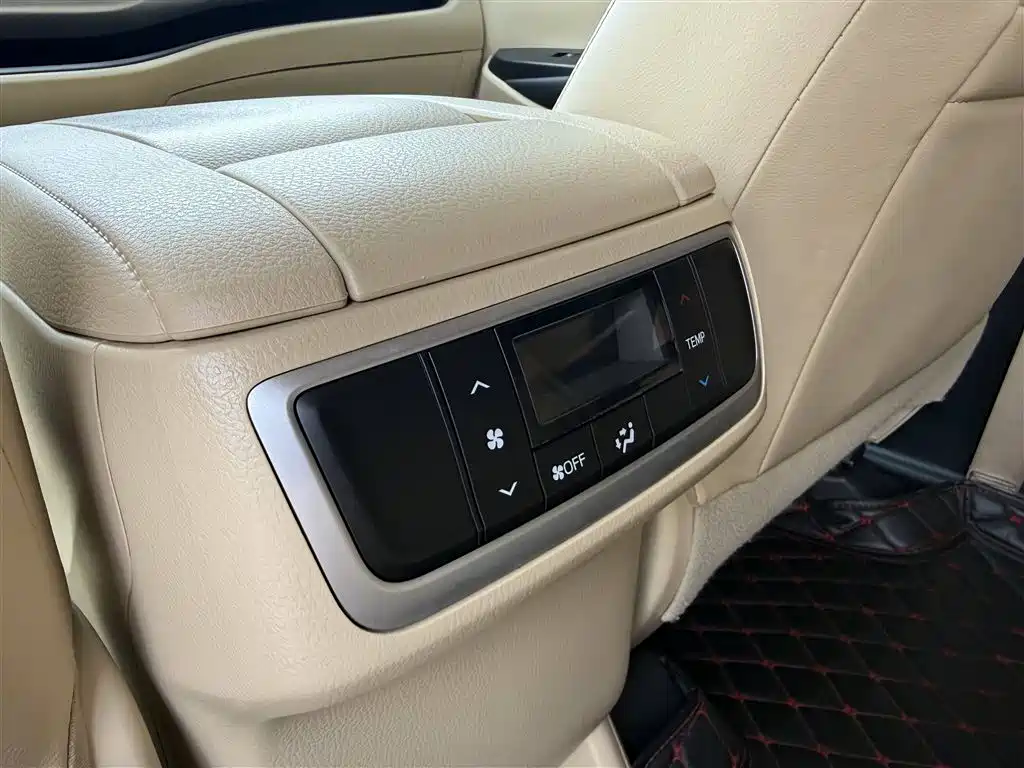 Toyota Highlander 2018 2.0T 2WD Elite 7-seater (China V) фото 22