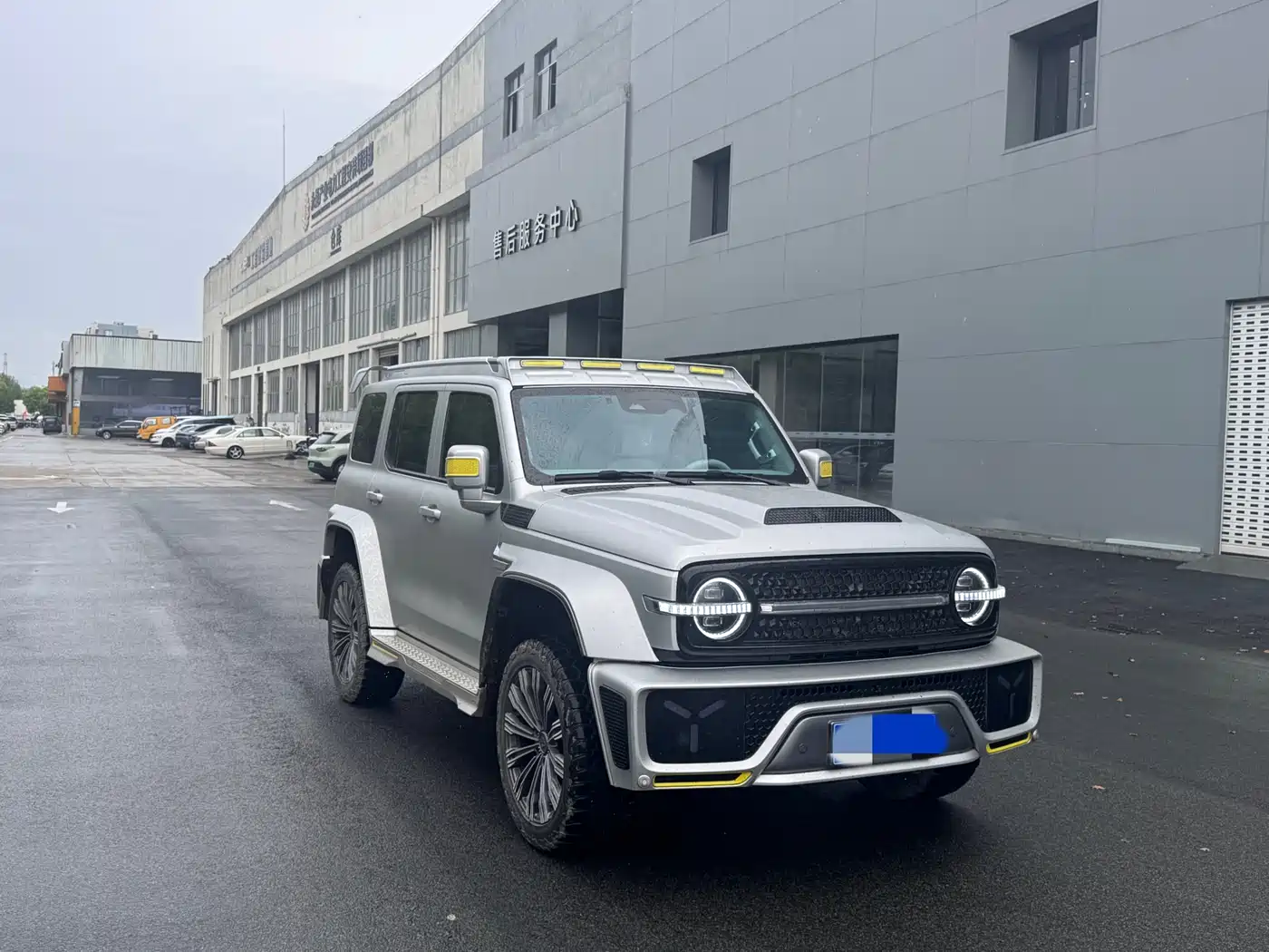 TANK CO CREATION TANK 300