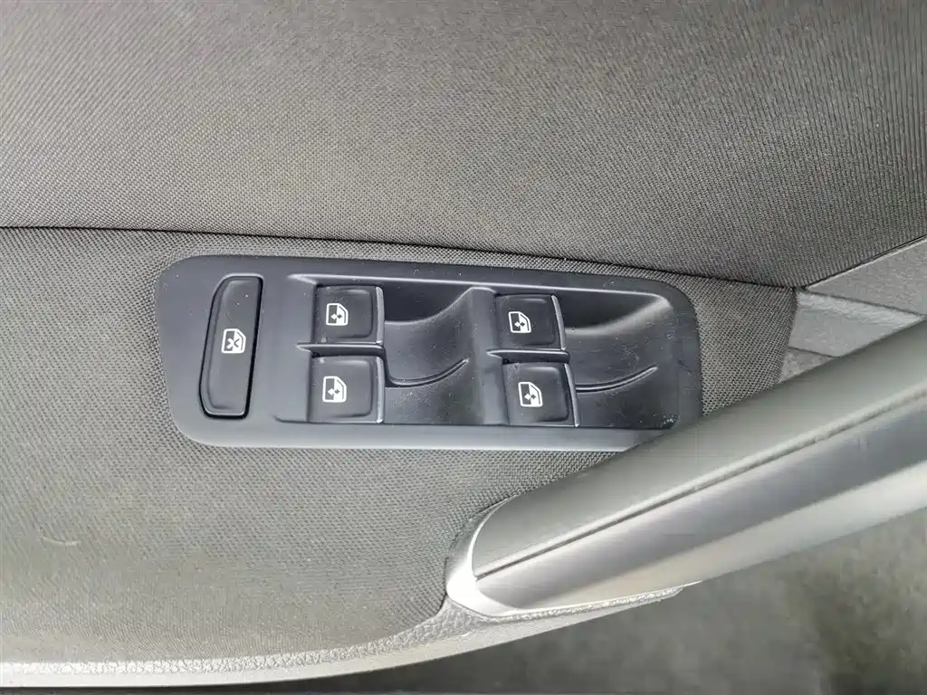 Volkswagen Golf 2020 200TSI DSG Comfort Progressive Edition фото 9