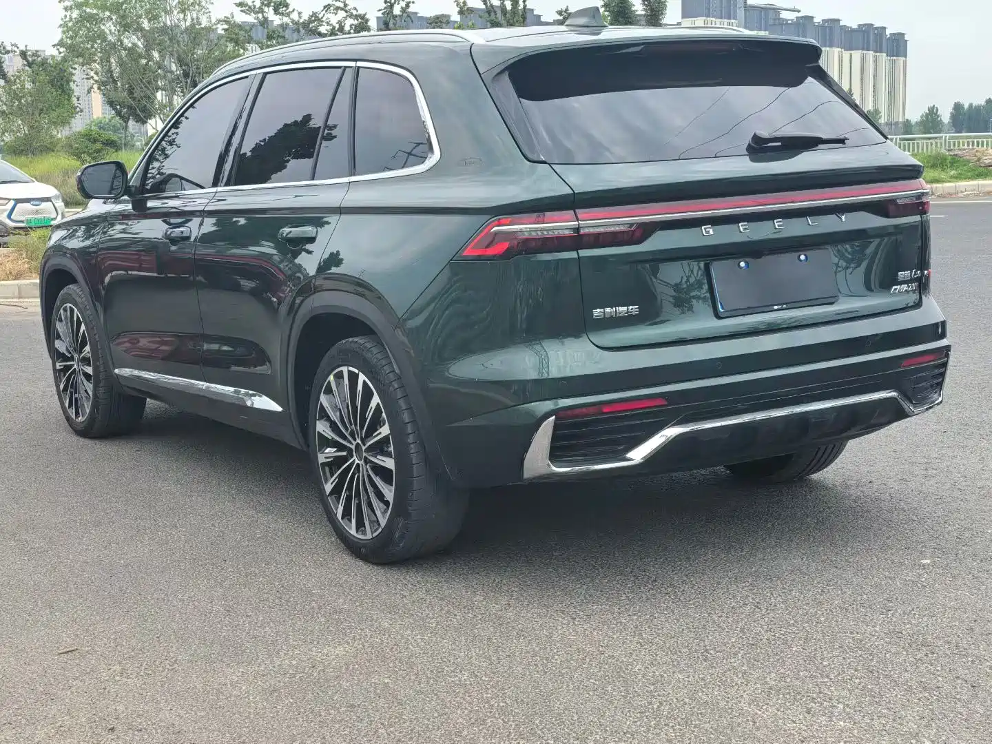 Фото 9 - Geely Monjaro