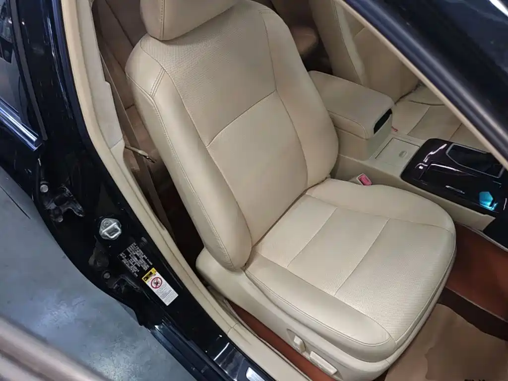 Фото 25 - Toyota Camry