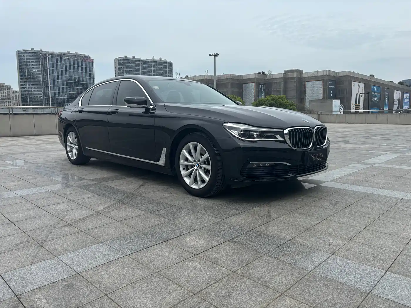 BMW 7 Series 2016 730Li Leading фото 2