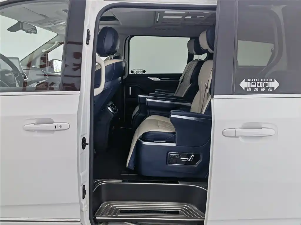 SAIC Maxus Maxus G20 2021 PLUS 2.0T Gasoline Automatic Luxury Edition фото 15