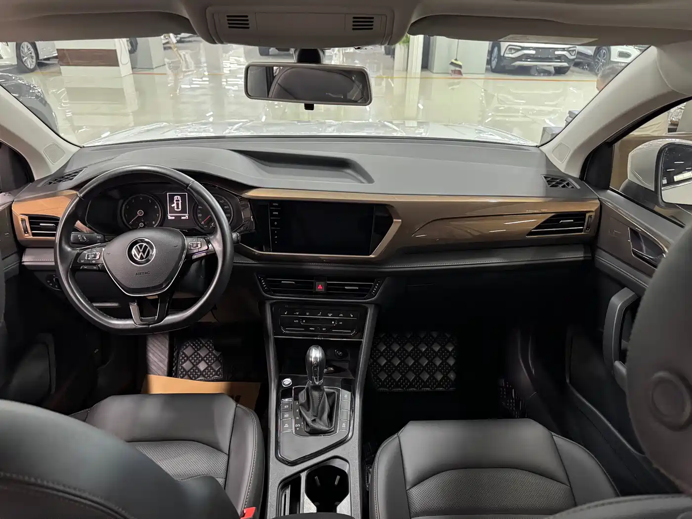 Volkswagen Tharu 2022 280TSI FWD Luxury Edition фото 7