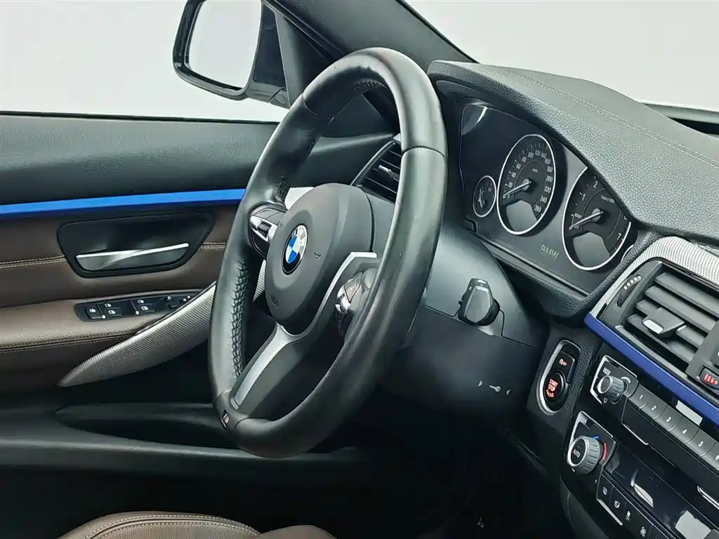 BMW 3 Series 2019 320i M Sport Package фото 22