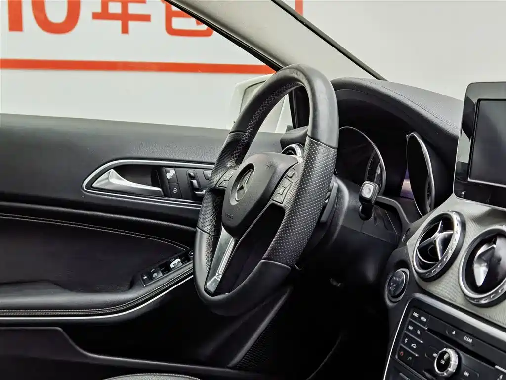 Mercedes-Benz GLA 2016 GLA 200 Fashion фото 22