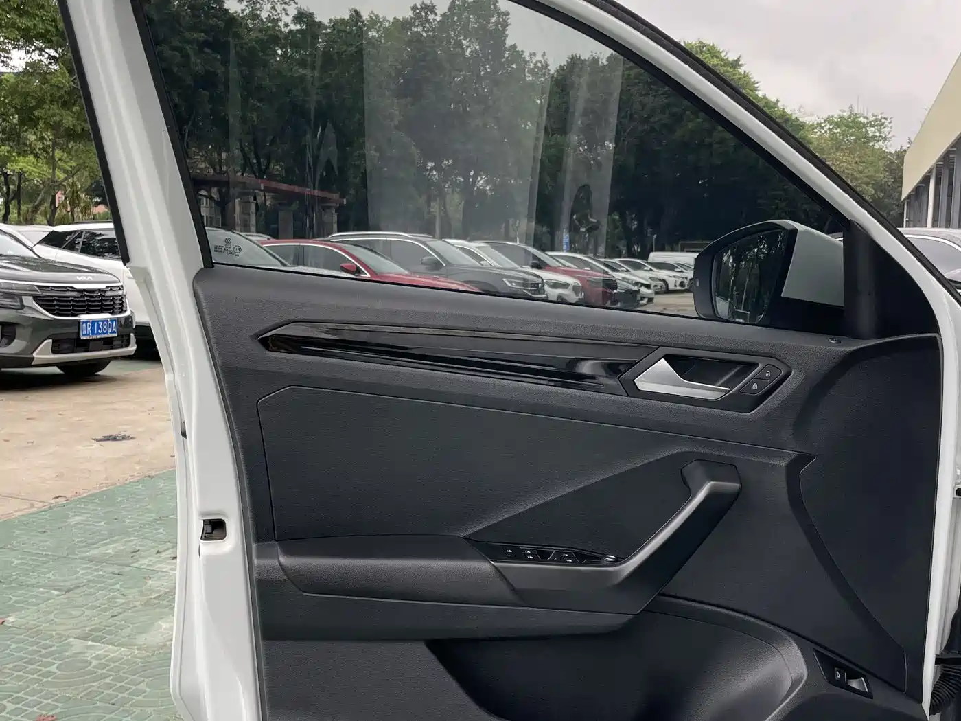 VOLKSWAGEN T ROC EXPLORING SONGS