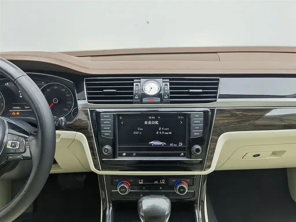 Volkswagen Phideon 2016 380TSI 2WD Prestige Edition фото 12