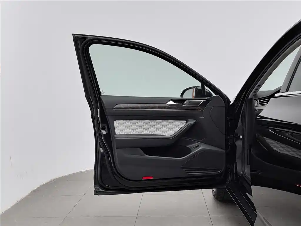 Volkswagen Magotan 2018 330TSI DSG Luxury фото 8