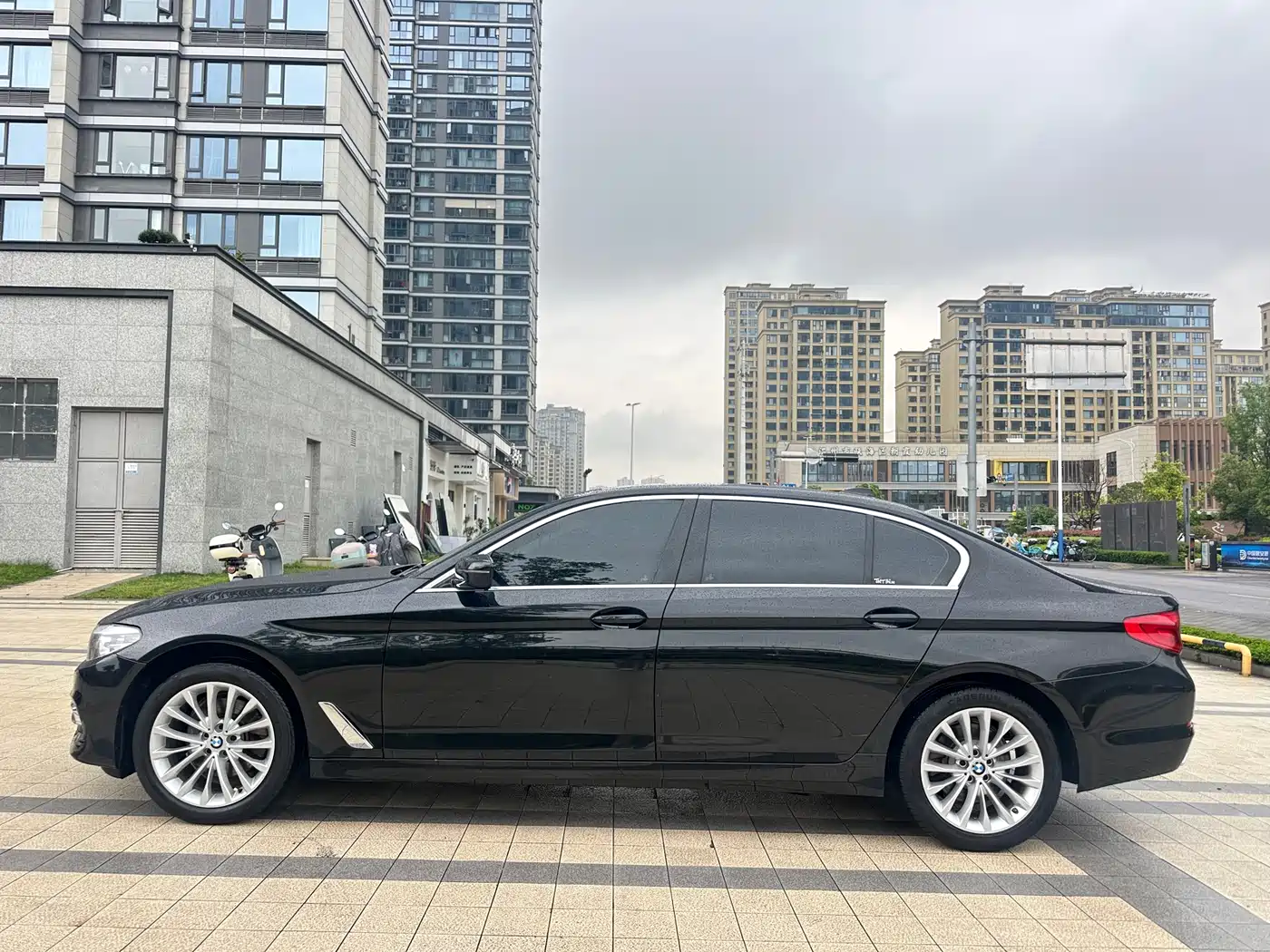 BMW 5 Series 2019 525Li Luxury Package фото 4