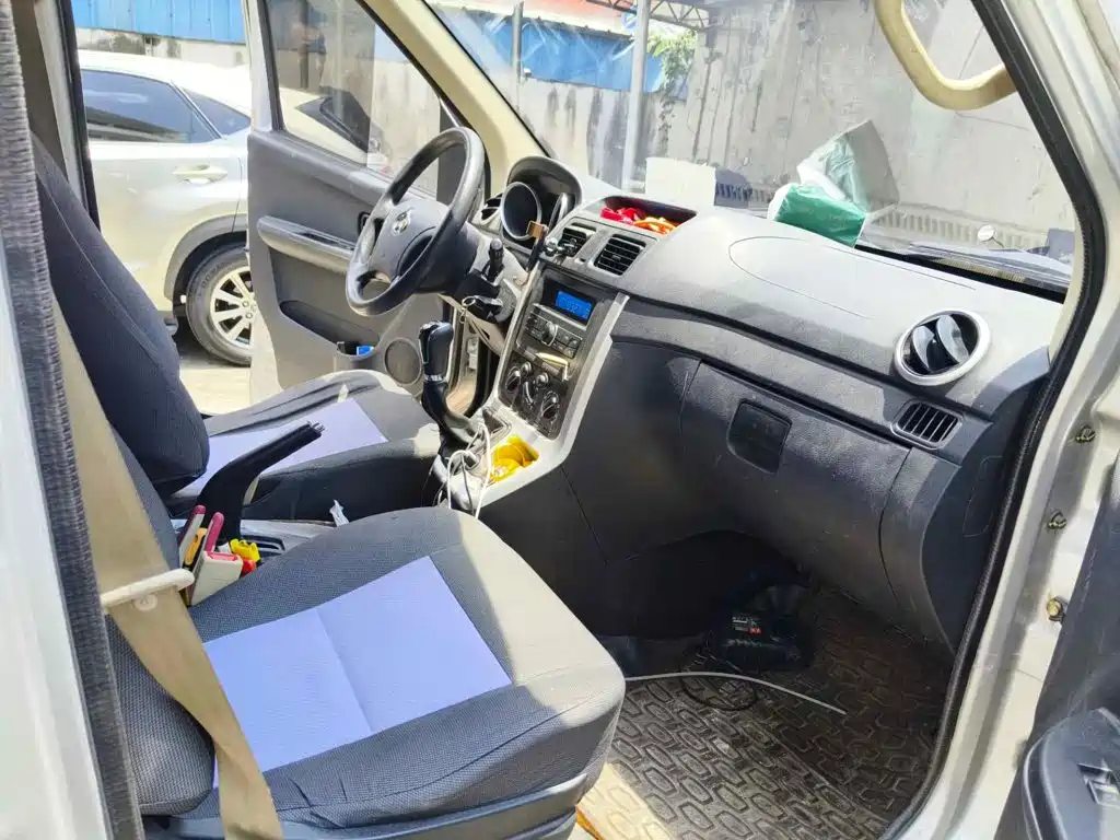 Changan Kaicheng Changan Ruixing M70 2022 2019 1.5L Comfort Version China VI 6-seater Flat Roof Dual Swing Doors DAM15KL