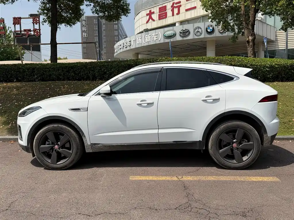 JAGUAR E PACE