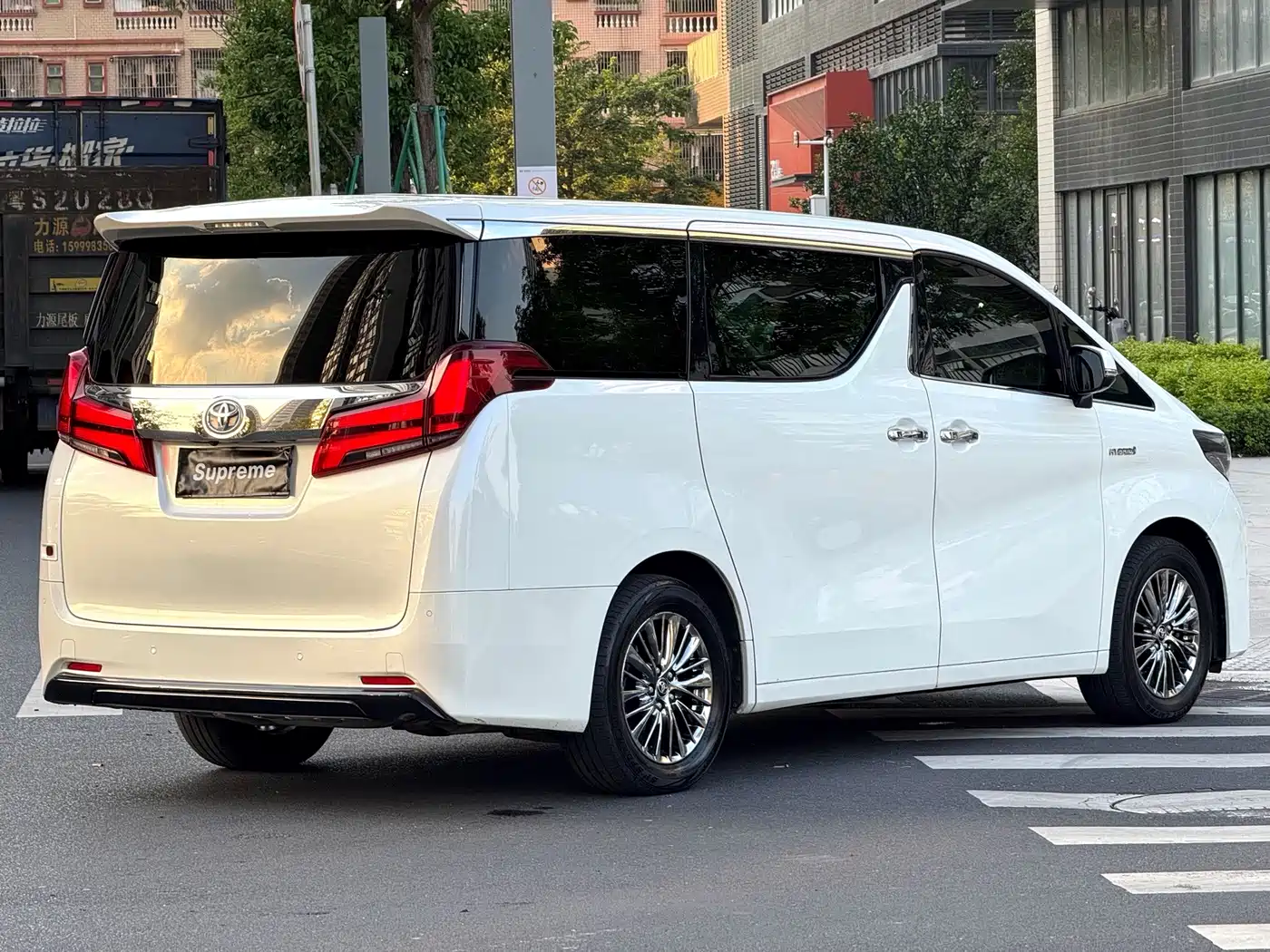 Photo 10 - Toyota Alphard