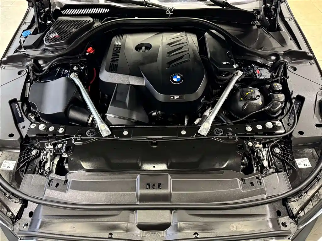 BMW 5 Series 2025 530Li Premium M Sport Package фото 11