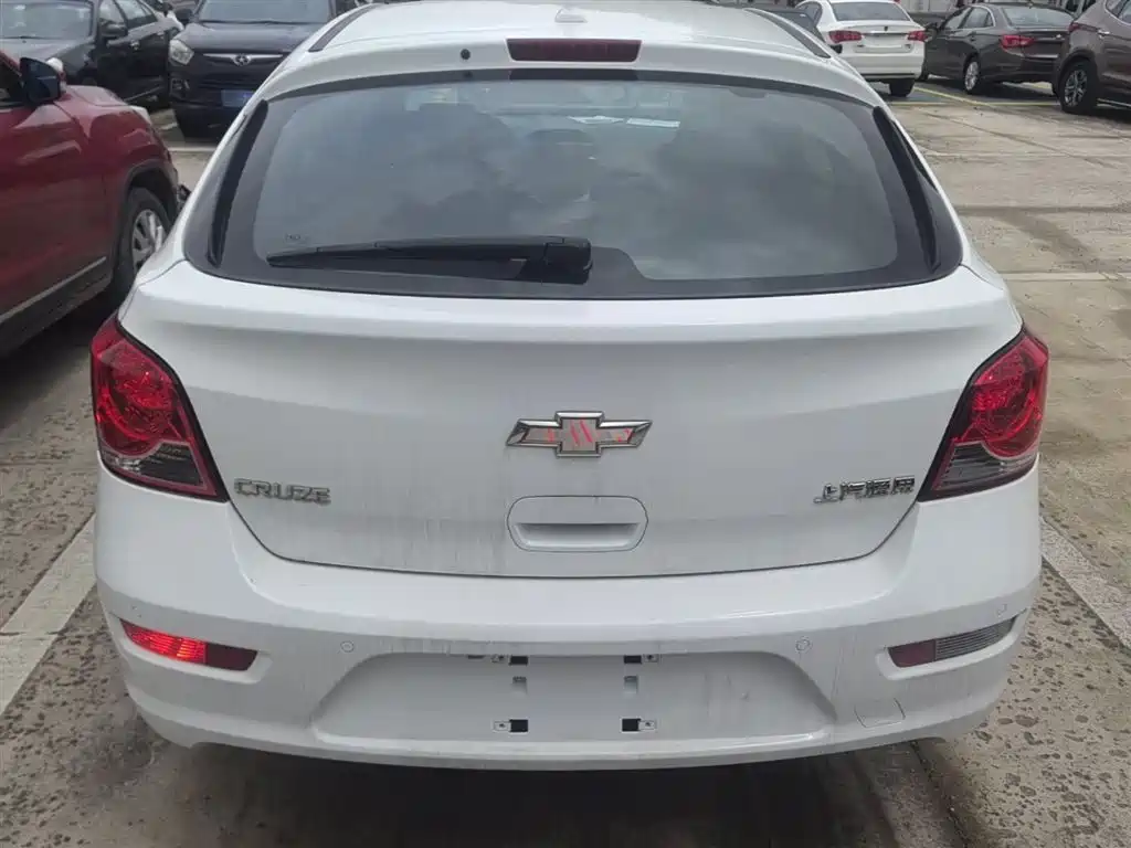 Chevrolet Cruze 2013 Hatchback 1.6L Manual Luxury фото 6