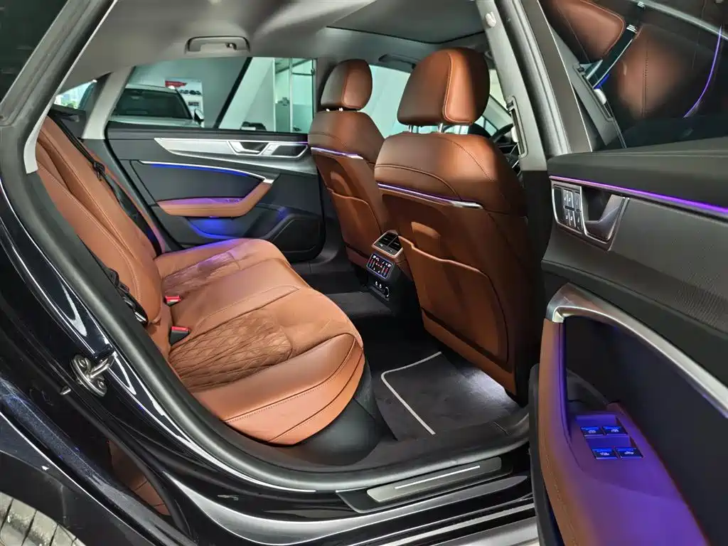 Audi A7L 2025 Model Year 45 TFSI quattro Premium фото 11