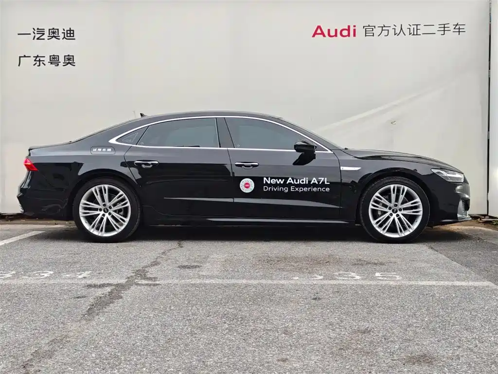 Audi A7L 2025 Model Year 45 TFSI quattro Premium фото 5