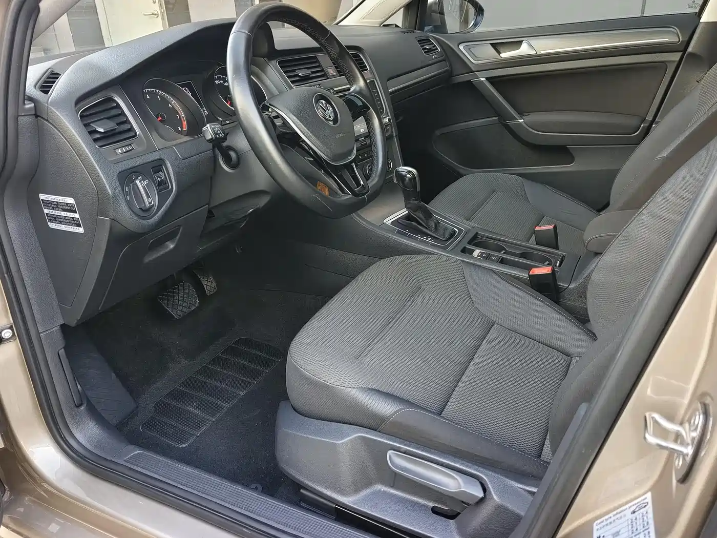 Volkswagen Golf 2016 230TSI Automatic Comfort фото 11