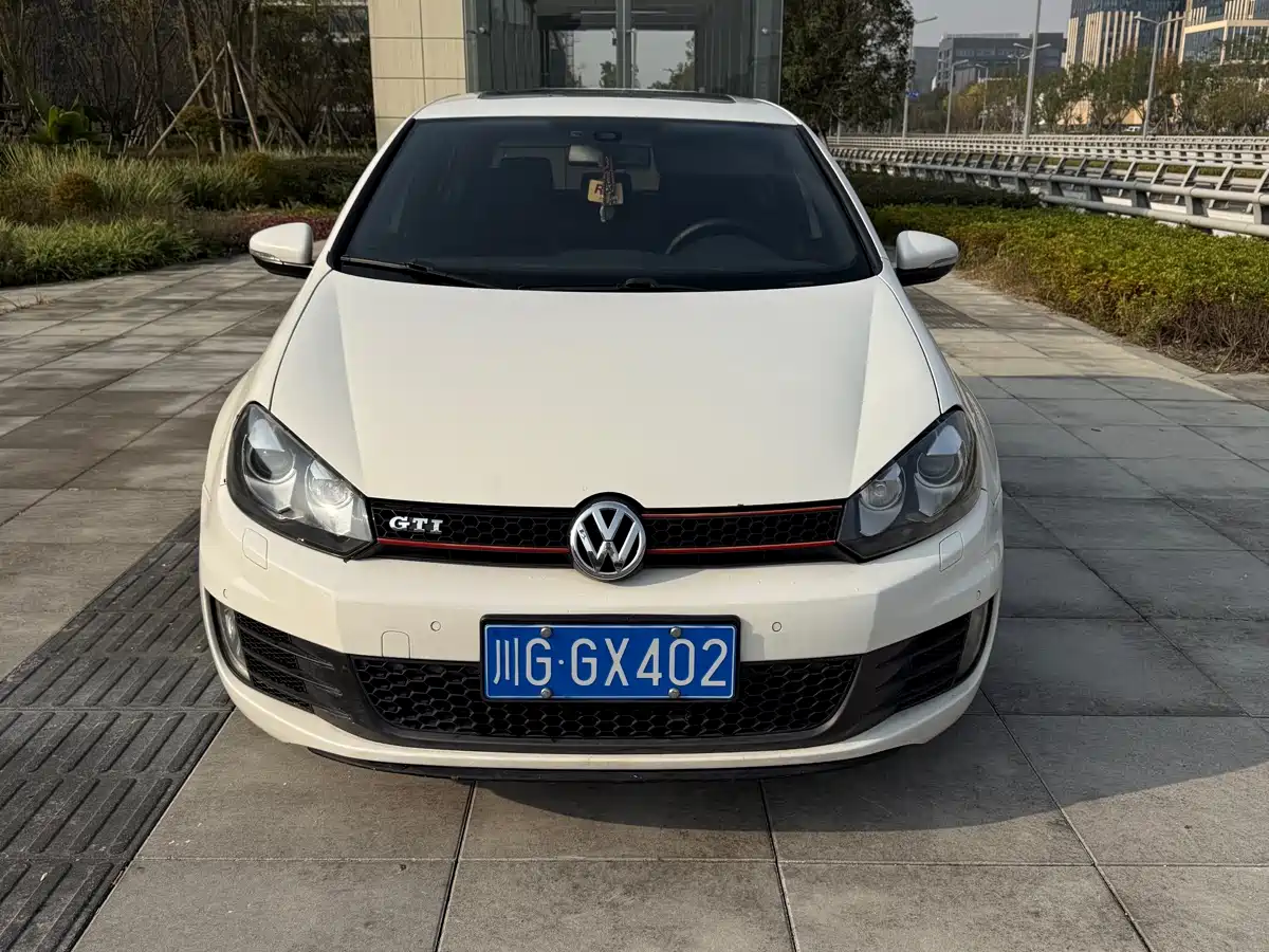 Volkswagen Golf GTI 2012 2.0TSI GTI фото 2