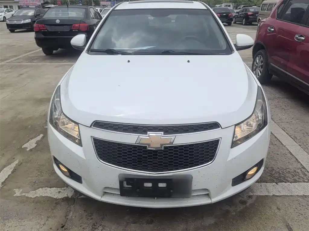 Chevrolet Cruze 2013 Hatchback 1.6L Manual Luxury фото 3