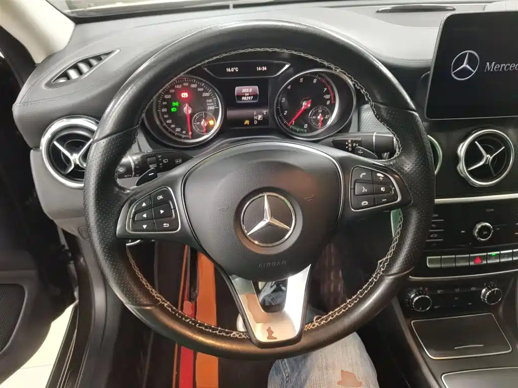 Mercedes-Benz GLA 2018 GLA 200 Fashion фото 7