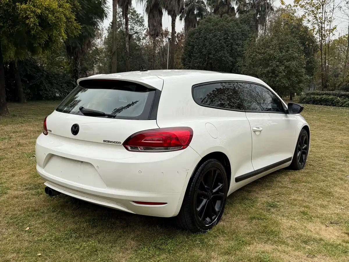 Volkswagen Scirocco 2011 2.0TSI Luxury фото 8