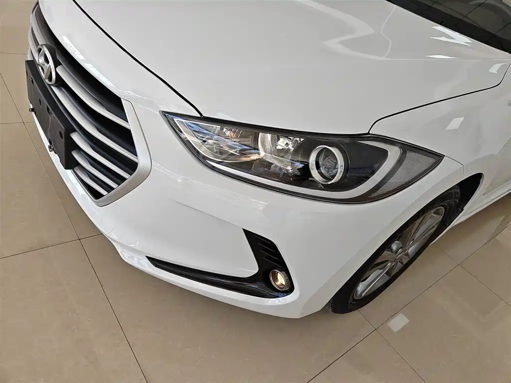 Hyundai Elantra 2016 1.6L Manual Smart·Youth Edition фото 24