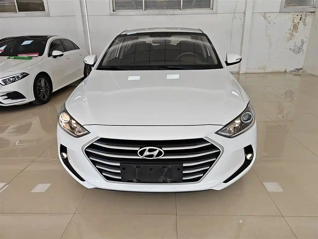 Hyundai Elantra 2016 1.6L Manual Smart·Youth Edition фото 3