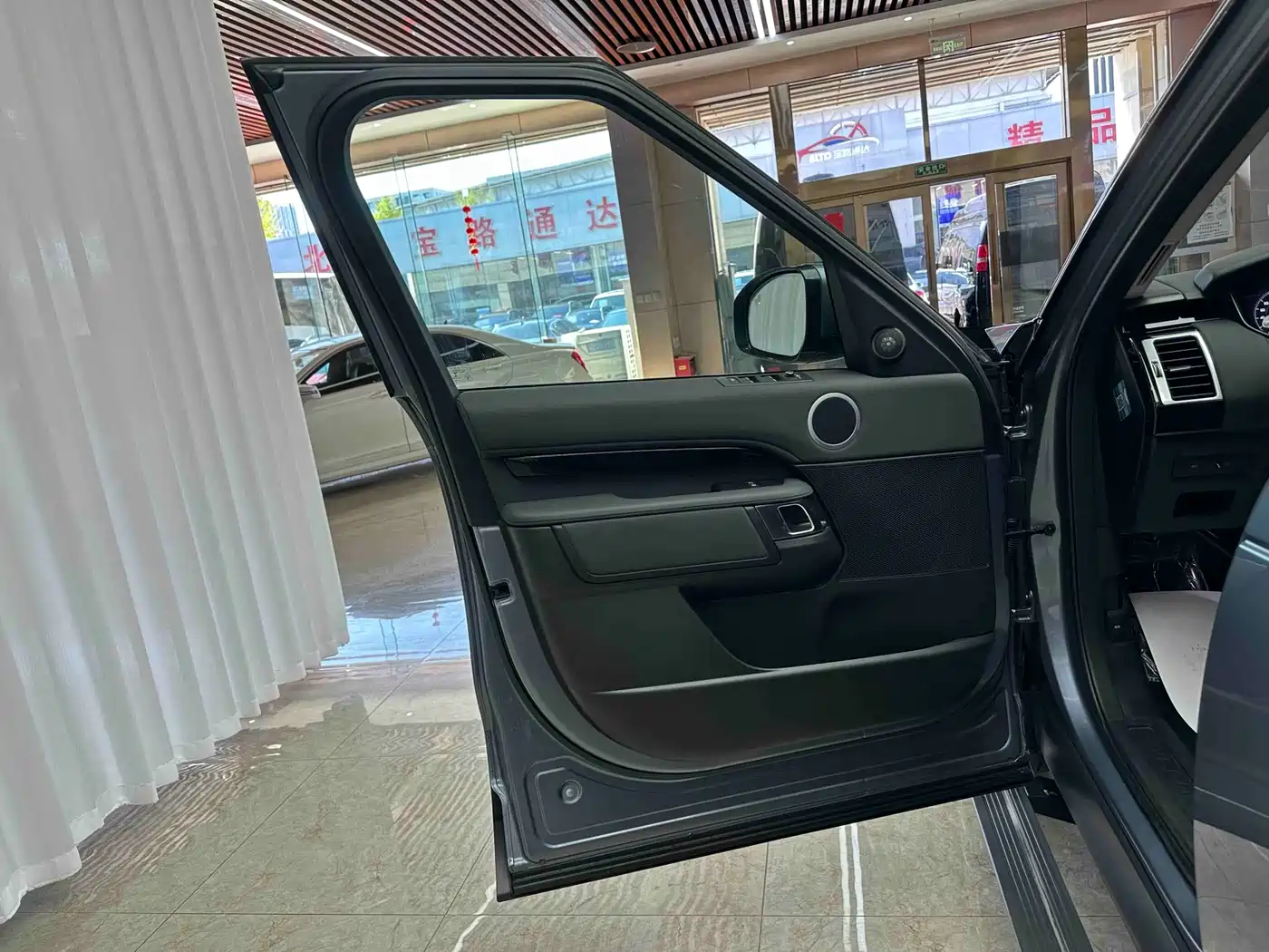 Land Rover Discovery 2018 3.0 SC V6 SE фото 11