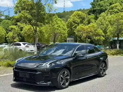 Lynk & Co 03