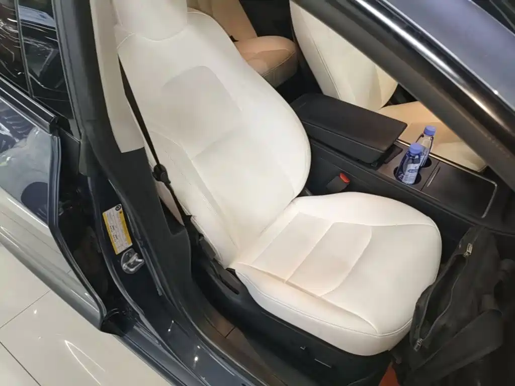 Фото 25 - Tesla Model 3