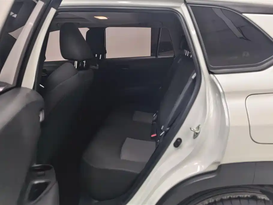 Toyota Frontlander 2022 2.0L CVT Leading Edition фото 11